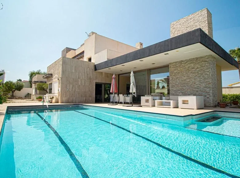 6 bedroom villa 1 030 m² lAlfas del Pi, Spain