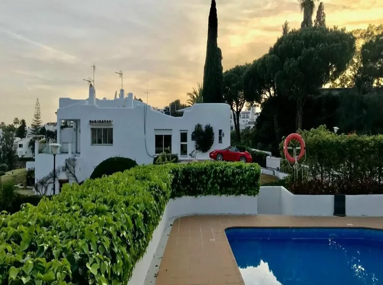 4 bedroom house 212 m² Marbella, Spain