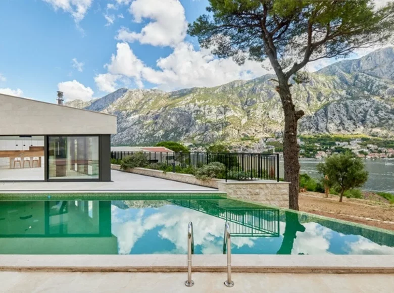 villa de 5 dormitorios 479 m² Prcanj, Montenegro