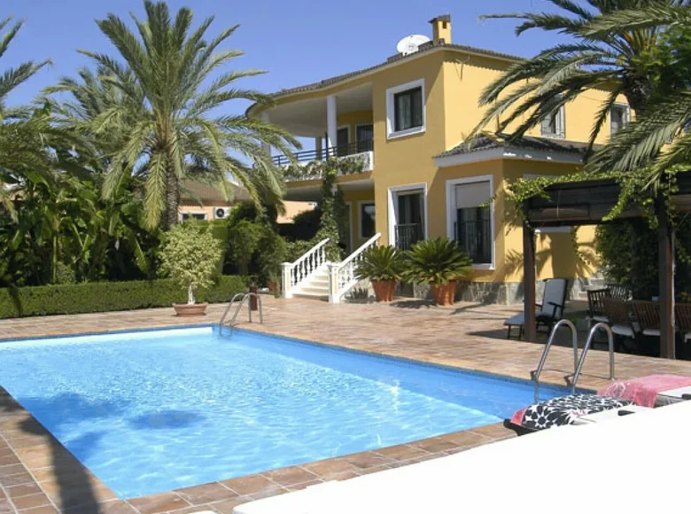 3 bedroom villa 400 m² Torrevieja, Spain