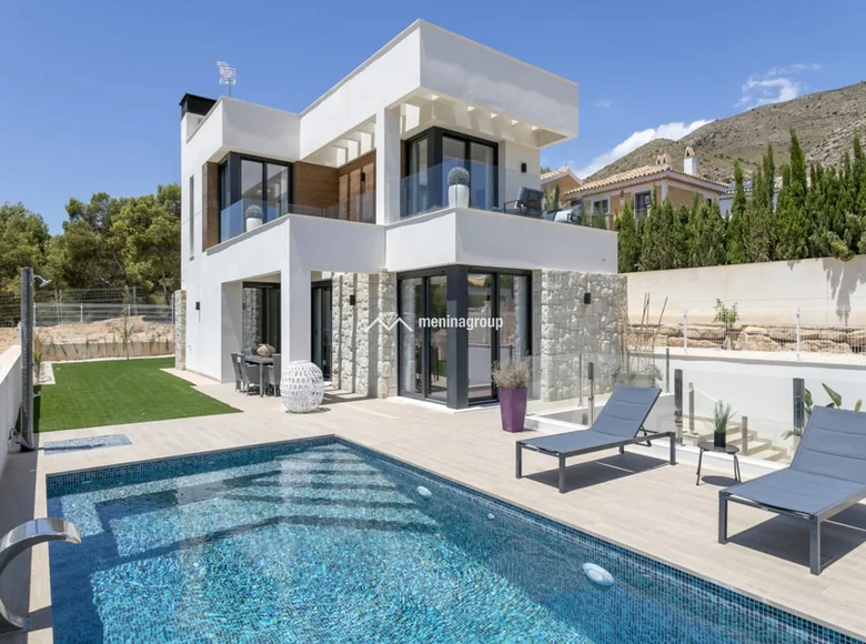 Villa de tres dormitorios 250 m² Finestrat, España