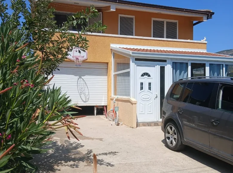 3 bedroom house 227 m² Burtaisi, Montenegro
