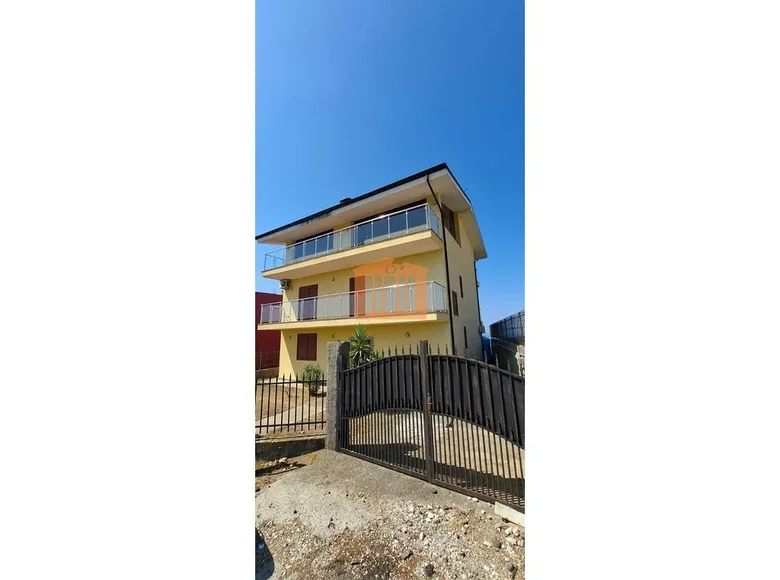 4 bedroom Villa 326 m² Bashkia Durres, Albania