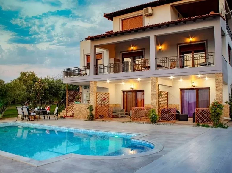 4 bedroom Villa 330 m² Agios Mamas, Greece