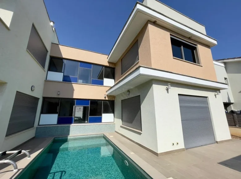Casa 6 habitaciones 450 m² Agios Tychonas, Chipre