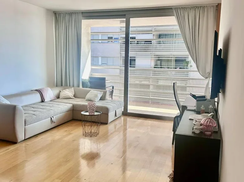 2 bedroom apartment 85 m² Budva, Montenegro