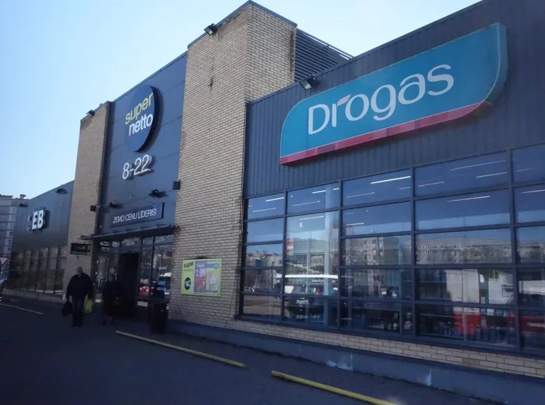 Shop 1 687 m² in Navapolatsk, Belarus