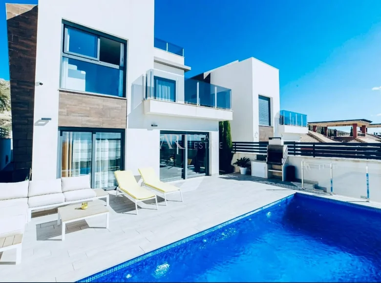 Villa de tres dormitorios 140 m² Finestrat, España