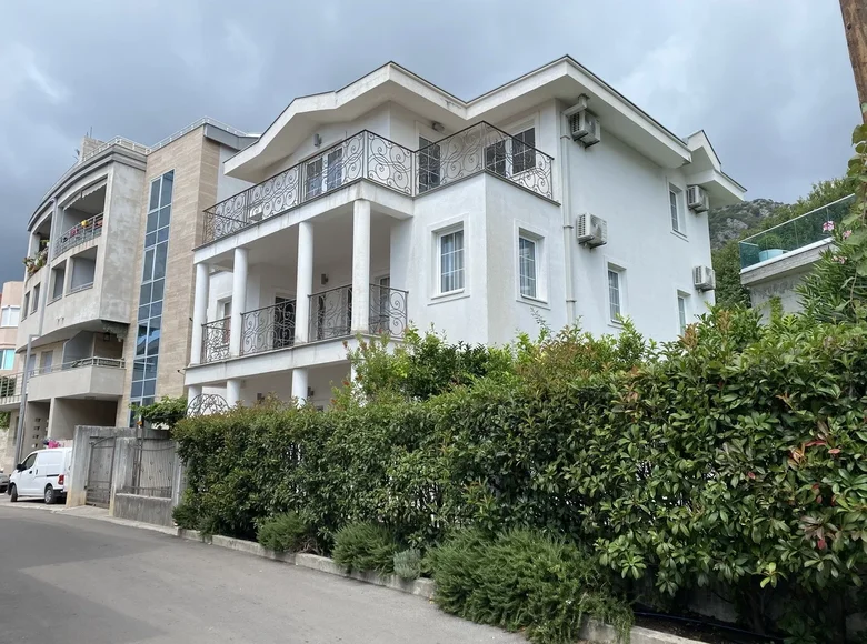 Haus 5 zimmer 300 m² Budva, Montenegro