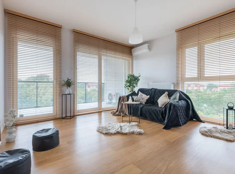 Mieszkanie 4 pokoi 76 m² Warszawa, Polska