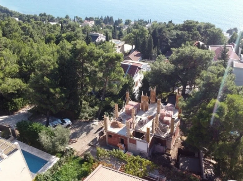 Villa de tres dormitorios 310 m² Rafailovici, Montenegro