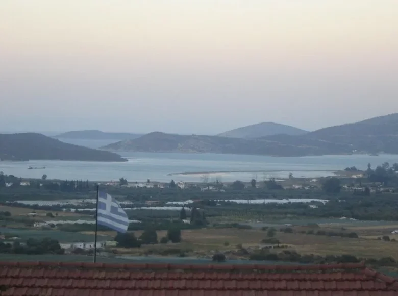 Land 300 m² Troezen, Greece