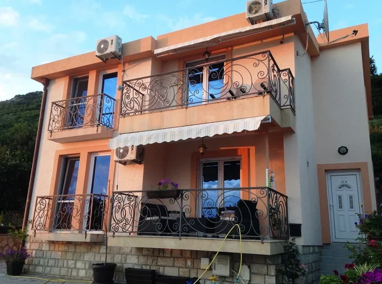 Dom 4 pokoi 160 m² Pecurice, Czarnogóra
