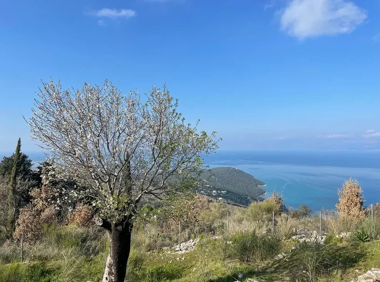 Land 1 room  Loutses, Greece