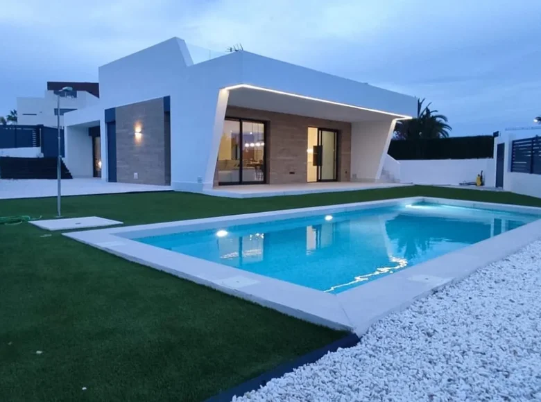3 bedroom house  Urbanizacion Dona Pepa, Spain