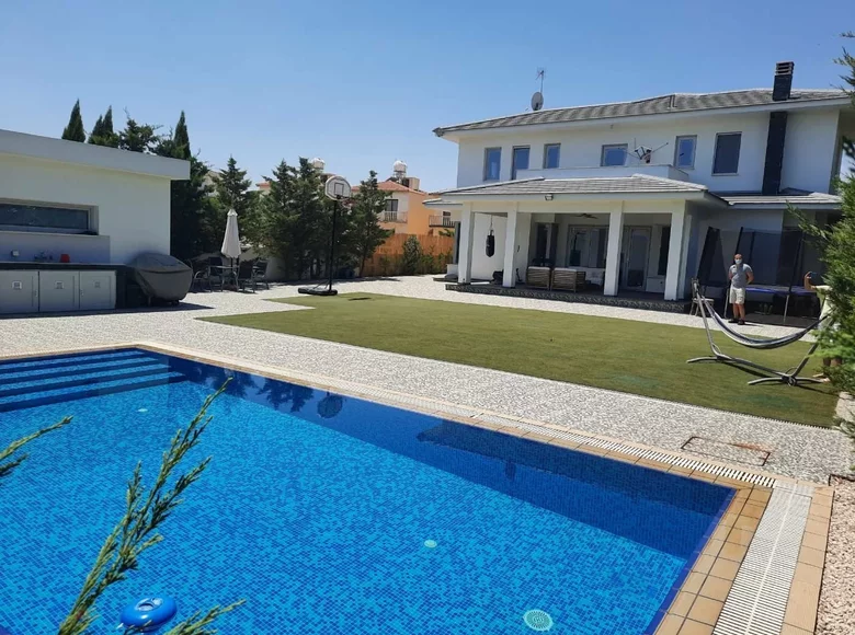 Dom 5 pokojów 430 m² Aradipu, Cyprus