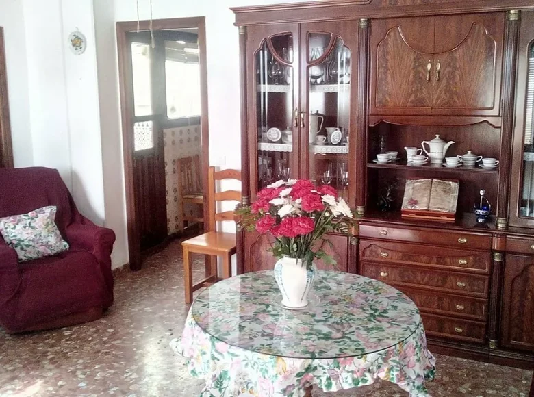 4-Schlafzimmer-Villa 150 m² Estepona, Spanien