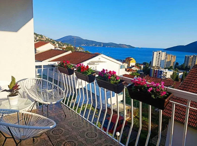 2 bedroom apartment 70 m² Igalo, Montenegro