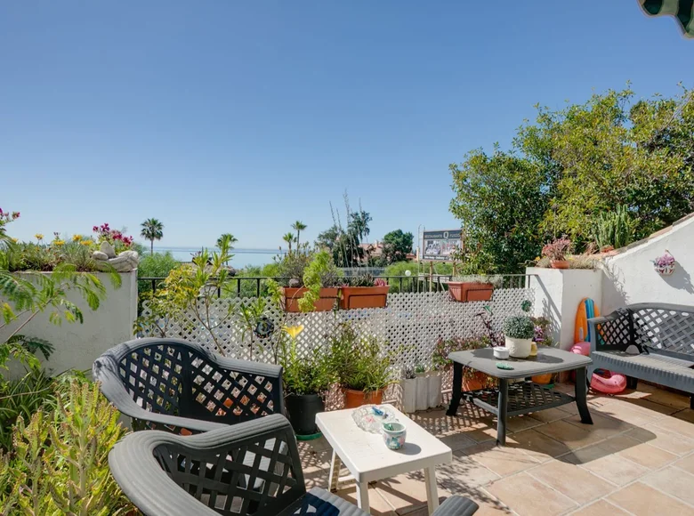Mieszkanie 2 pokoi 75 m² Estepona, Hiszpania