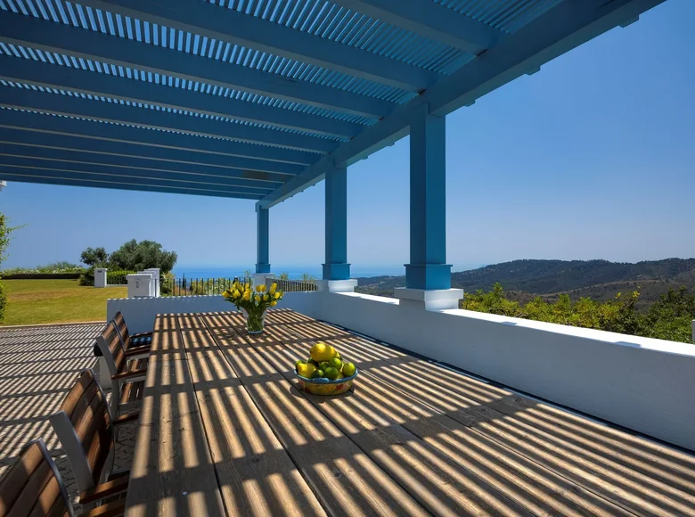 5-Schlafzimmer-Villa 1 030 m² Benahavis, Spanien
