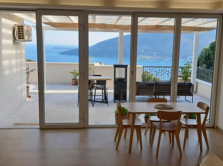 Mieszkanie 3 pokoi 173 m² Herceg Novi, Czarnogóra