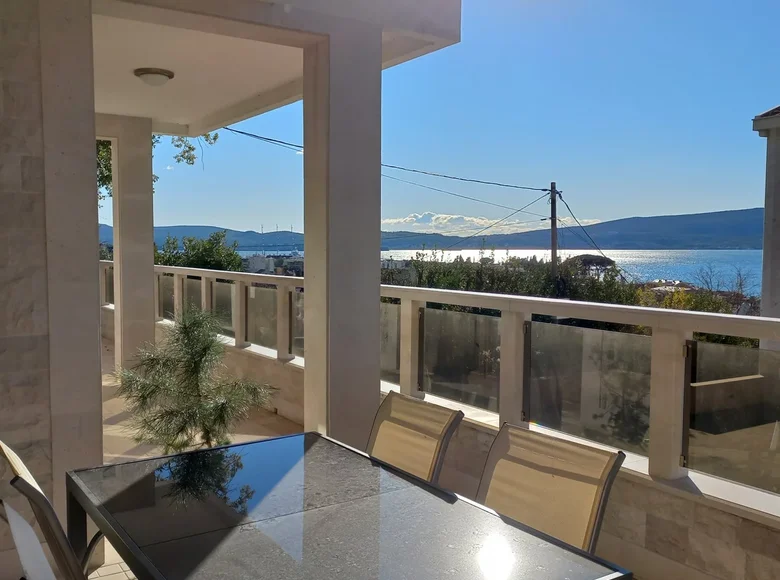 2 bedroom apartment 65 m² Tivat, Montenegro