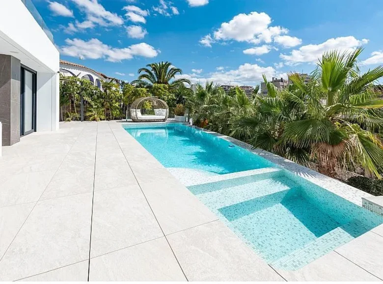 4 bedroom house 427 m² Calp, Spain