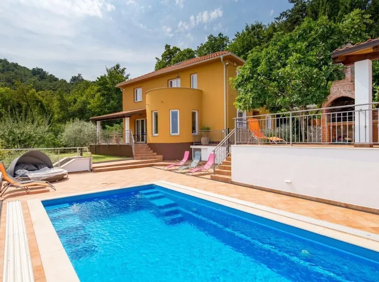 5 bedroom villa 200 m² Veprinac, Croatia