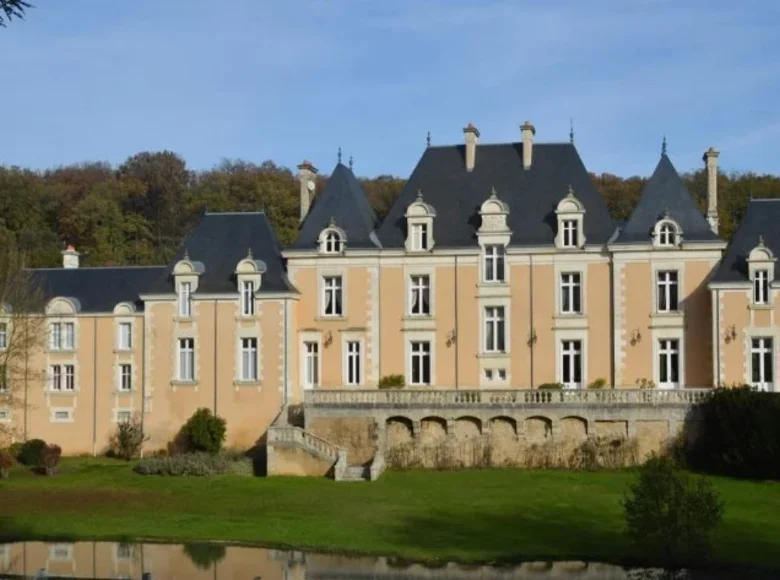 Zamek 6 pokojów 800 m² Poitiers, Francja