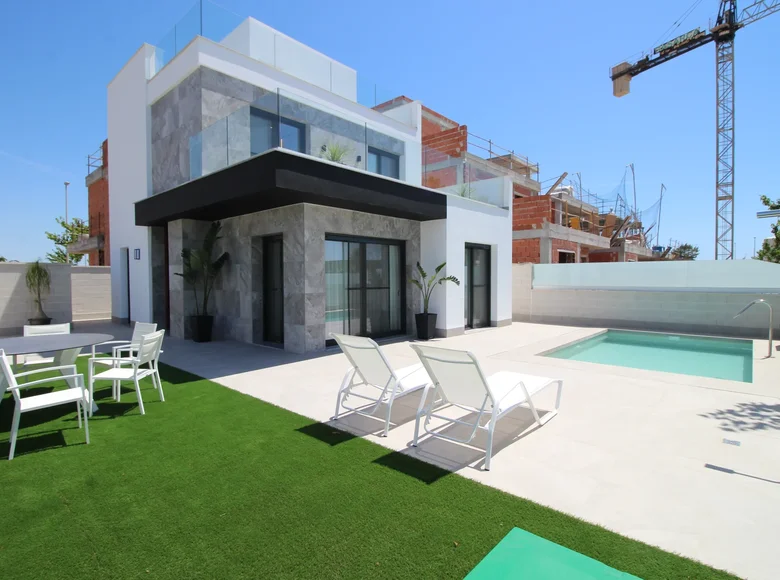 Villa de tres dormitorios 194 m² Pilar de la Horadada, Španjolska