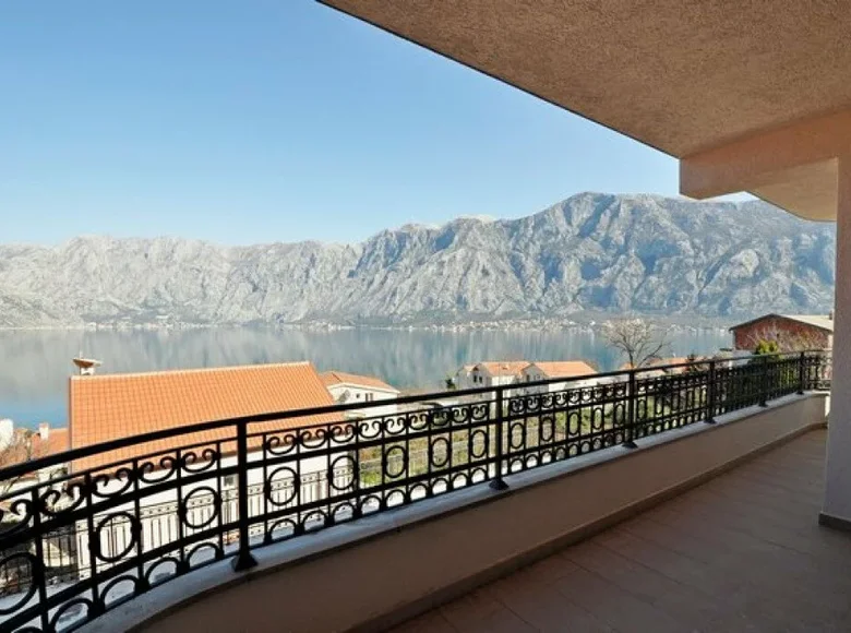 3 bedroom apartment 119 m² Kotor, Montenegro