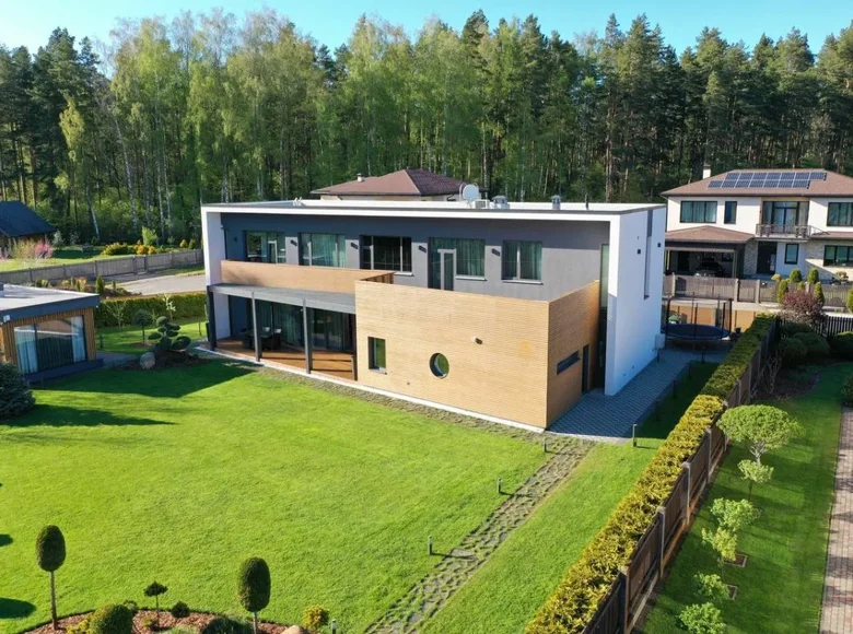 4 bedroom house 280 m² Spunciems, Latvia