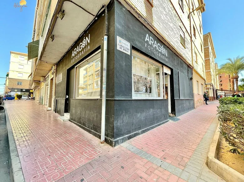 Commercial property 62 m² in Torrevieja, Spain