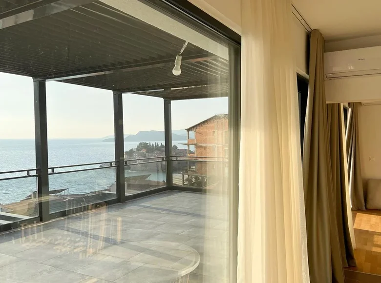 2 bedroom apartment 141 m² Sveti Stefan, Montenegro