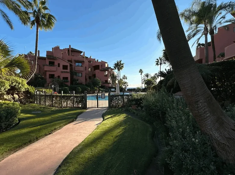 3 bedroom apartment  Estepona, Spain