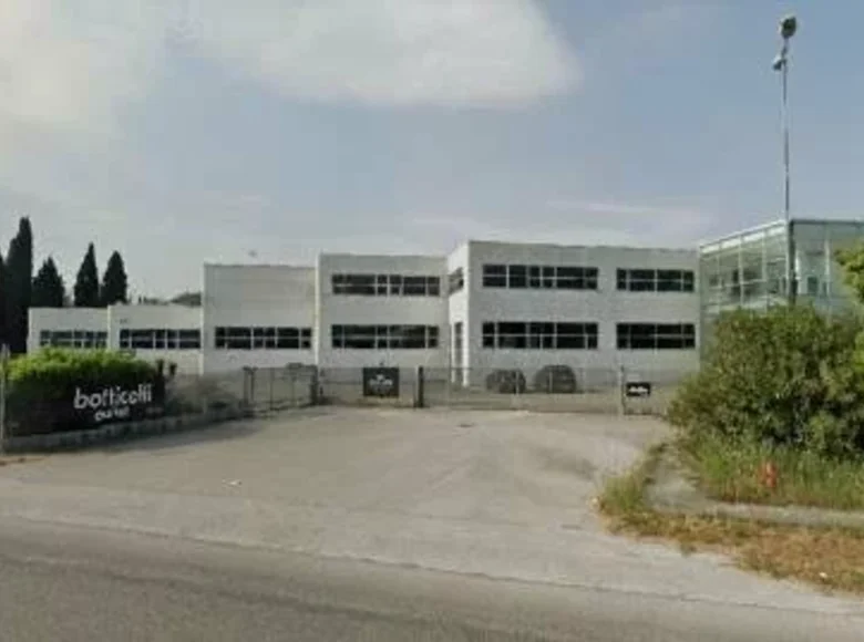 Nieruchomości komercyjne 5 000 m² Terni, Włochy