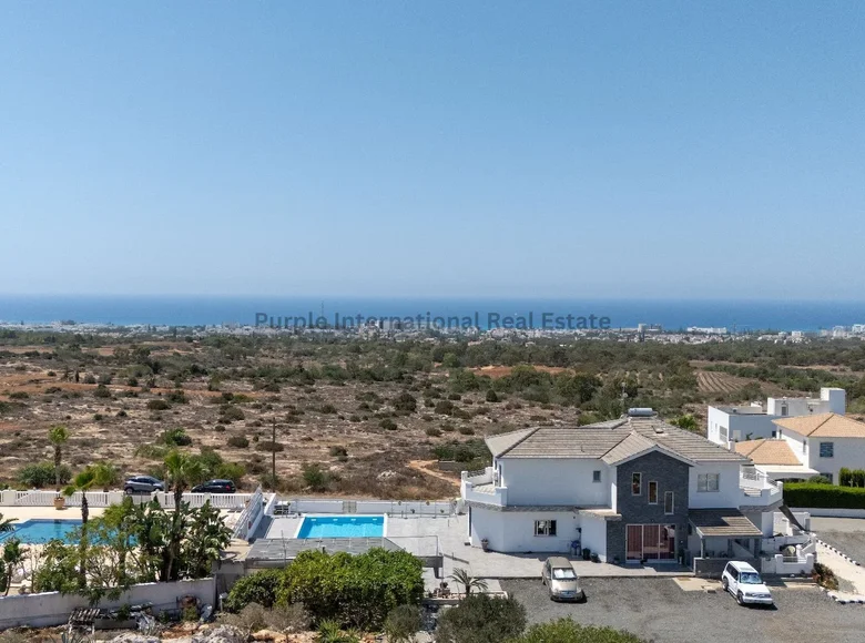 5-Schlafzimmer-Villa 355 m² Paralimni, Zypern