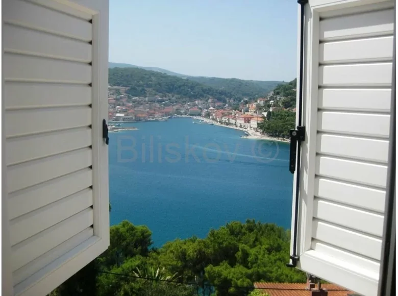 4 room house 150 m² Opcina Pucisca, Croatia