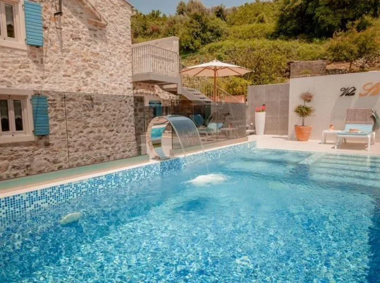 3-Schlafzimmer-Villa 125 m² Tivat, Montenegro
