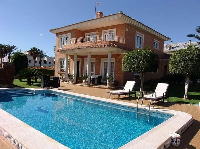 4 bedroom Villa 400 m² Torrevieja, Spain