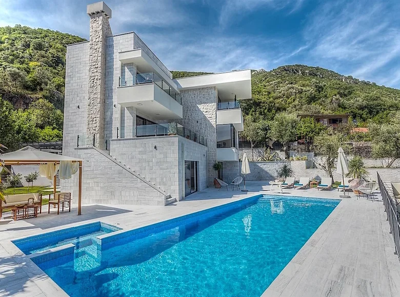 Villa de 6 pièces 360 m² Đenovići, Monténégro