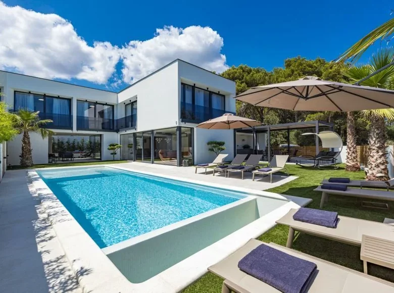 4 bedroom Villa 220 m² Grad Pula, Croatia