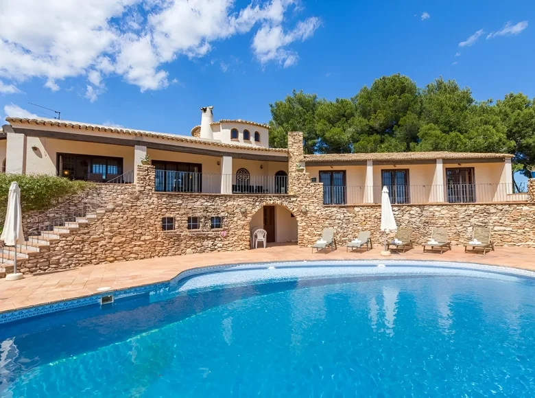 4 bedroom Villa 407 m² Calp, Spain