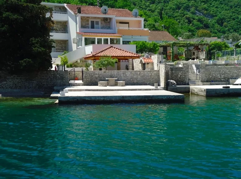 5 bedroom villa 330 m² Kotor, Montenegro