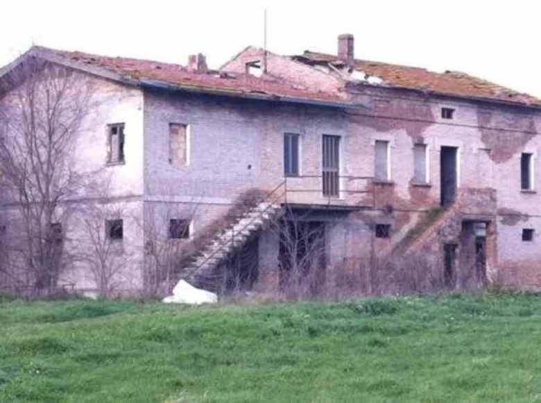 House 800 m² Terni, Italy