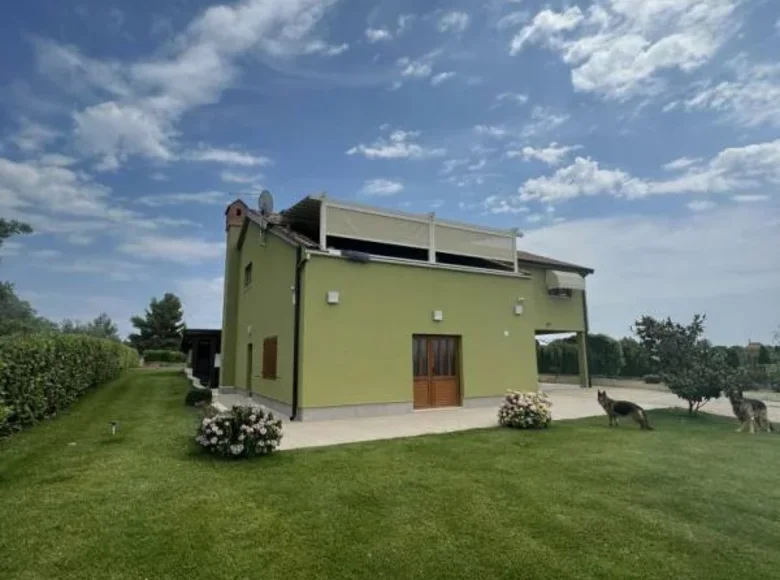 3 bedroom villa 300 m² Grad Pula, Croatia