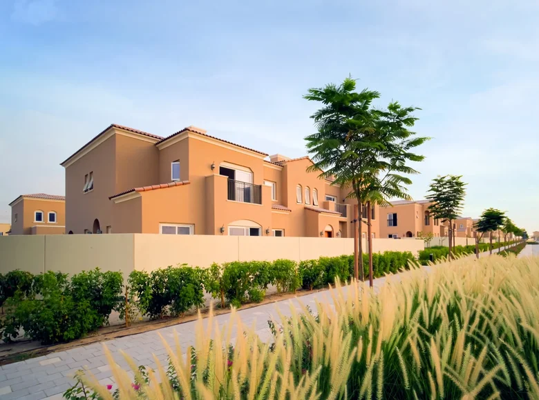 Villa de 2 dormitorios  Dubái, Emiratos Árabes Unidos