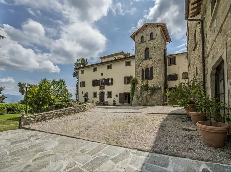 Dochodowa nieruchomość 1 240 m² Arezzo, Włochy