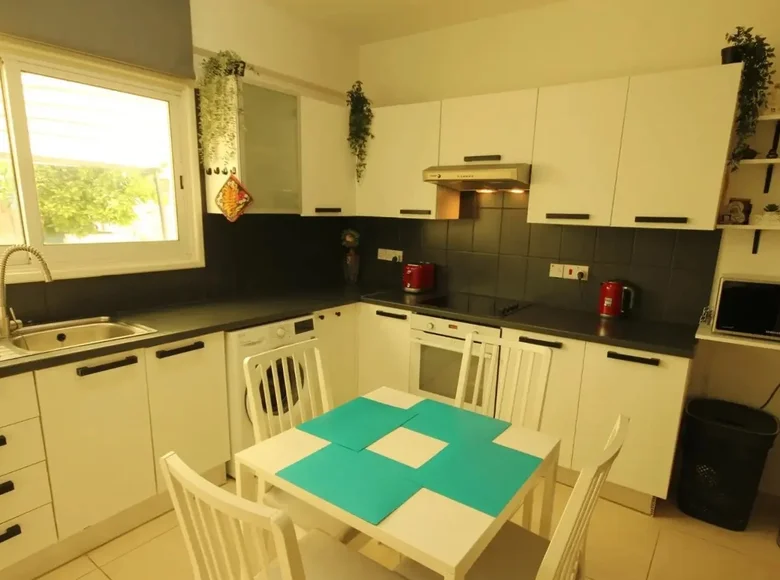 Mieszkanie 2 pokoi 88 m² Oroklini, Cypr