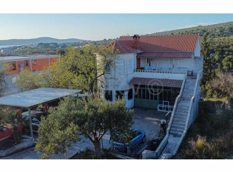 7 room house 324 m² Sutivan, Croatia